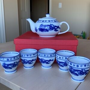 NIB 7-Piece Tea Set, Dragon Motif, Made in China